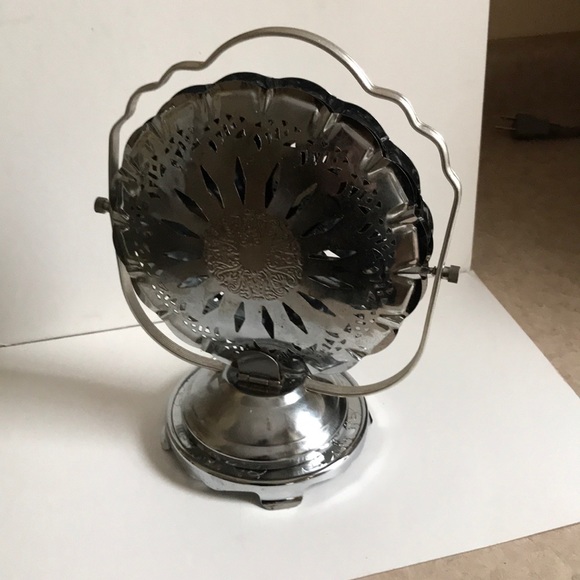 Collapsable Chrome Plated  2 Tiered pastry server - Picture 5 of 13